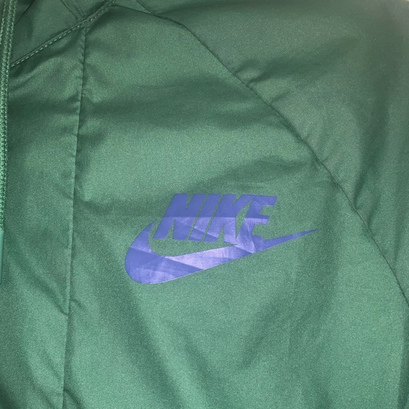 Women’s NIKE Windbreaker size: SMALL - Picture 2 of 3